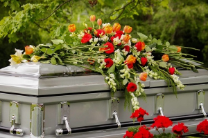 Уход за местом захоронения: значение благоустройства могил
