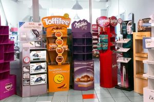 POSM-материалы: Важность, разновидности и применение в рекламной индустрии