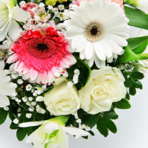 Тенденции в подарочных цветочных композициях: актуальные стили, цветовые сочетания и дизайнерские решения