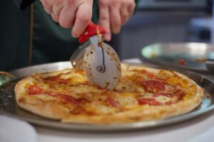 Шведский стол: преимущества, недостатки и особенности организации