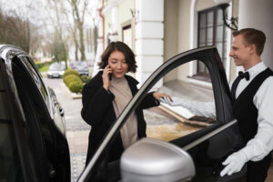 Аренда VIP автомобилей с водителем: Плюсы, минусы и когда это нужно