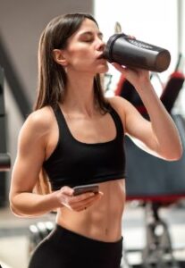 Протеин: почему его важно пить, плюсы, польза и мнение врачей
